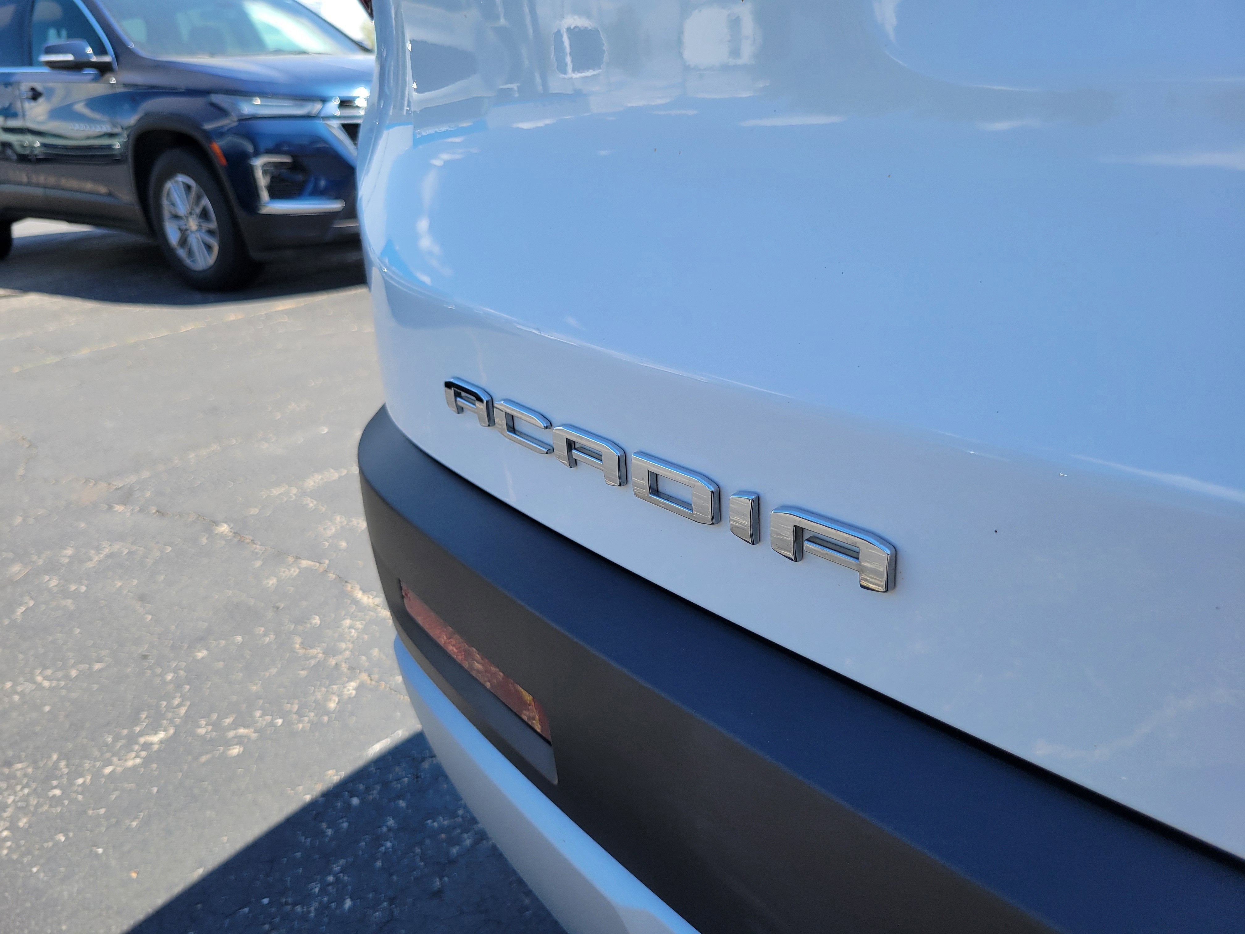 2023 GMC Acadia SLT