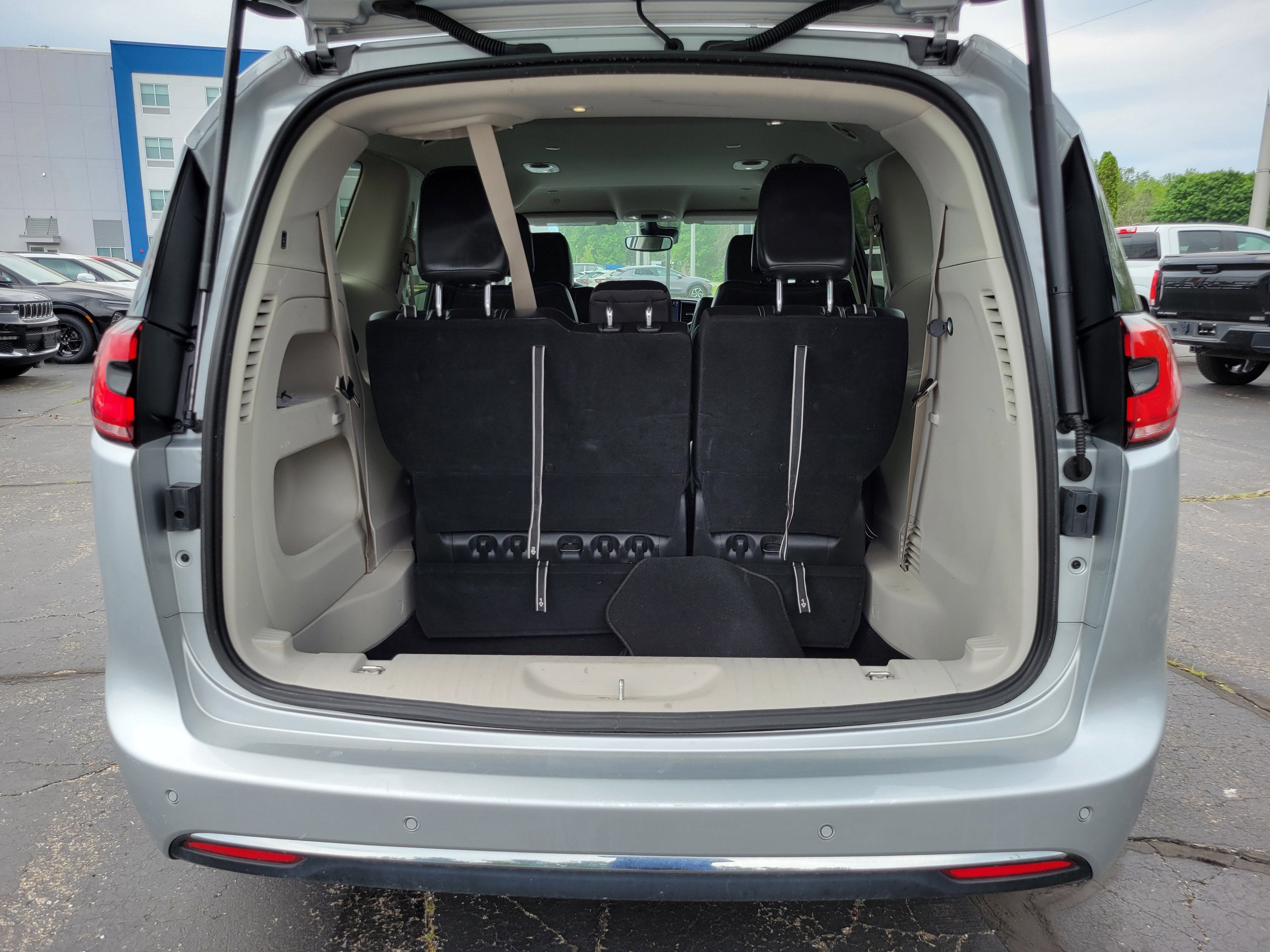2024 Chrysler Pacifica Touring L