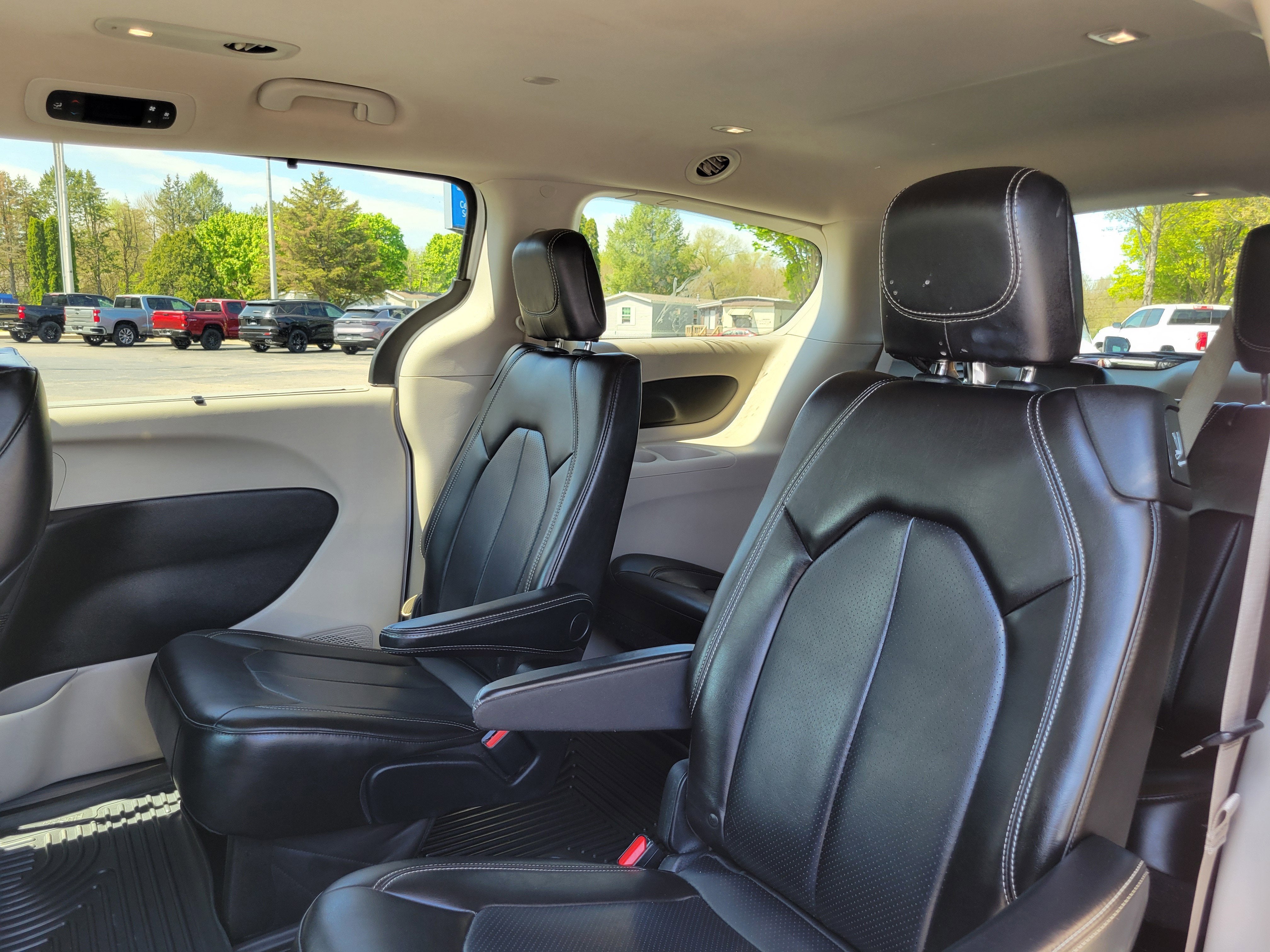 2021 Chrysler Voyager LXI