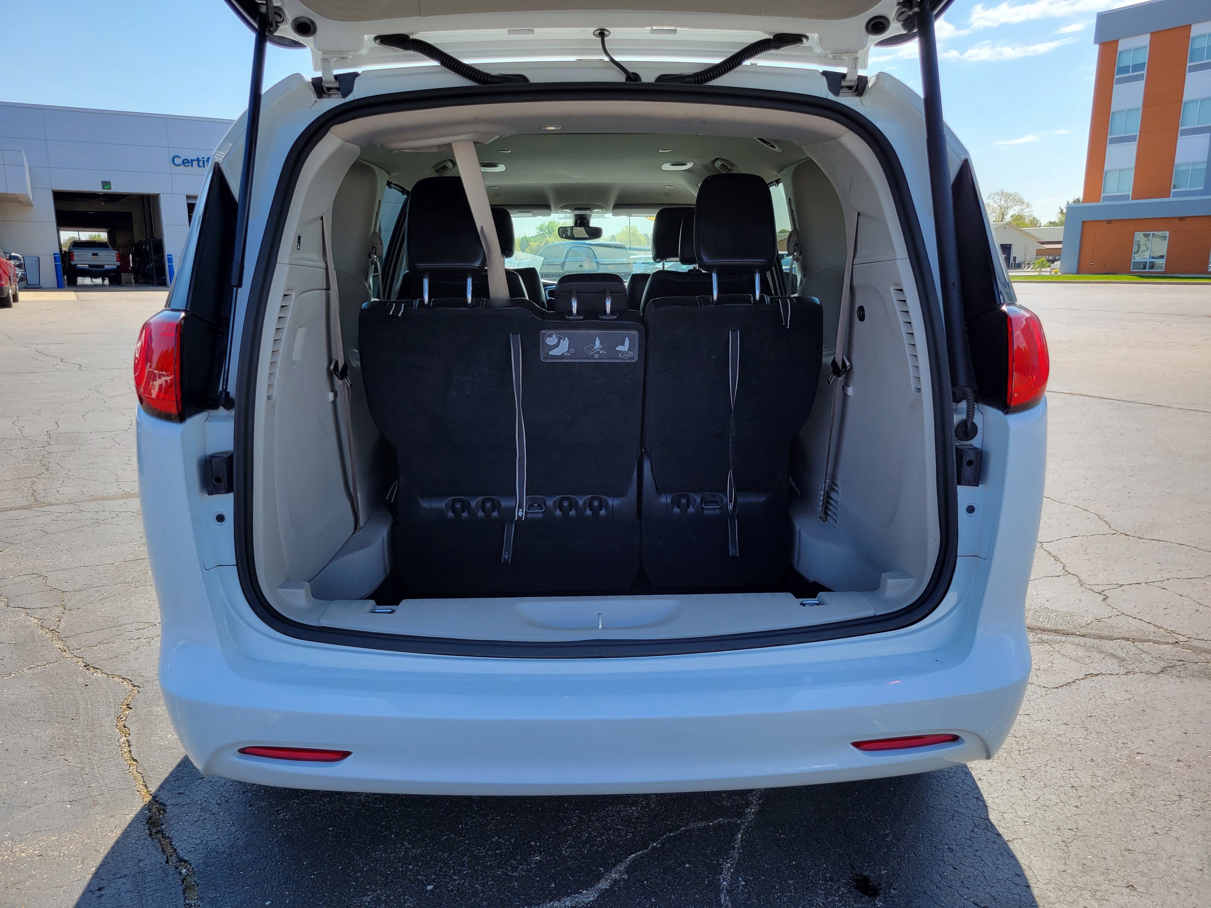2021 Chrysler Voyager LXI