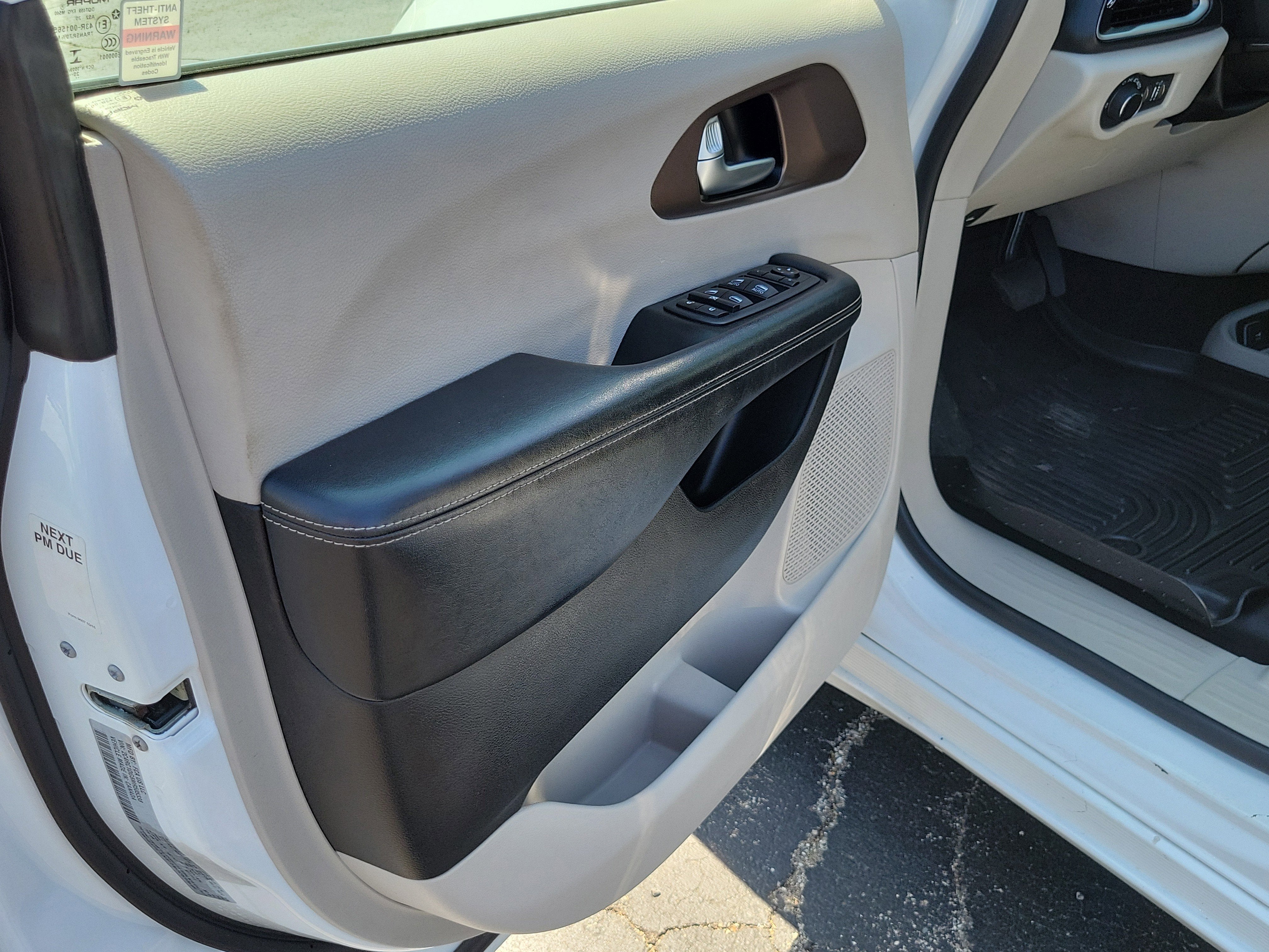 2021 Chrysler Voyager LXI