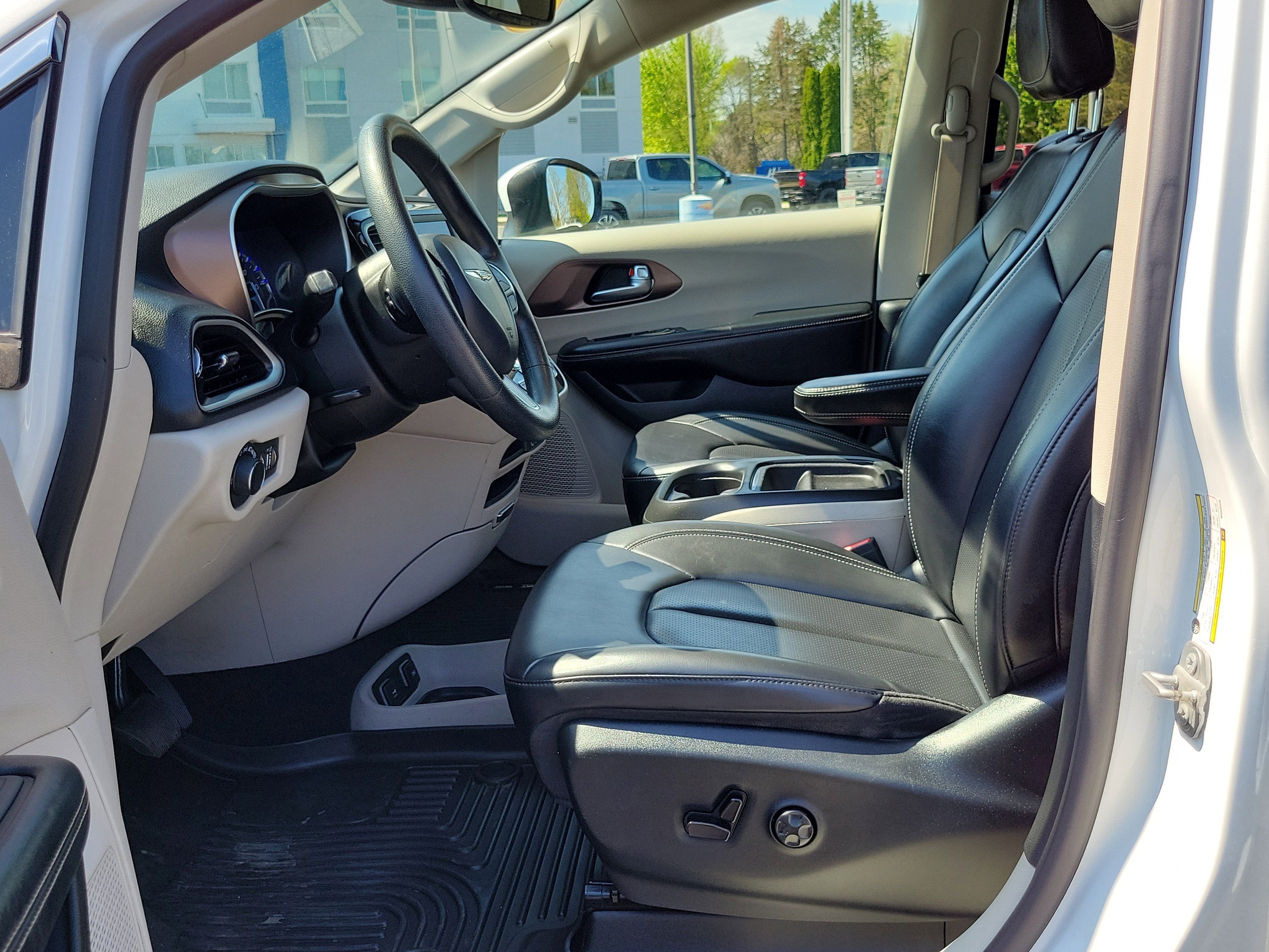 2021 Chrysler Voyager LXI