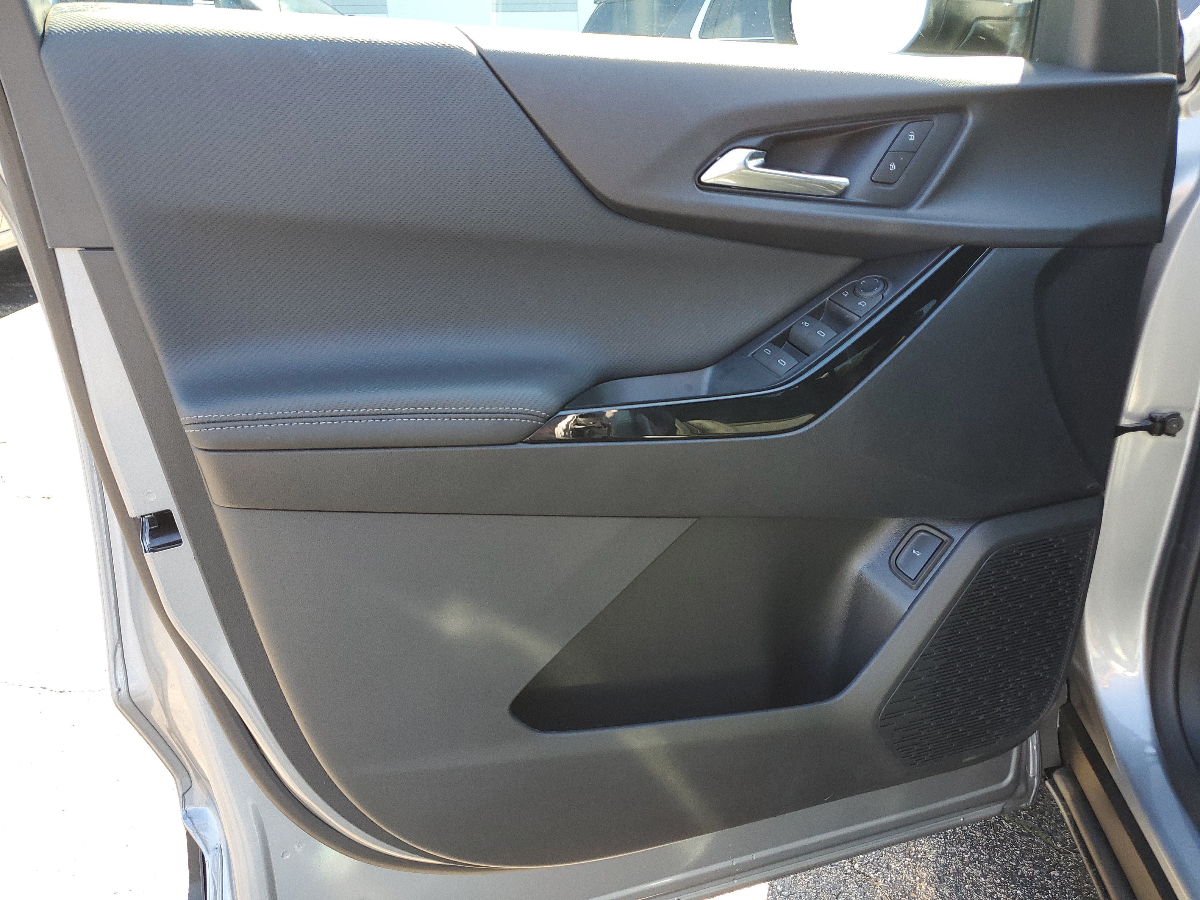 2027 Chevrolet Equinox LT - Photo 11