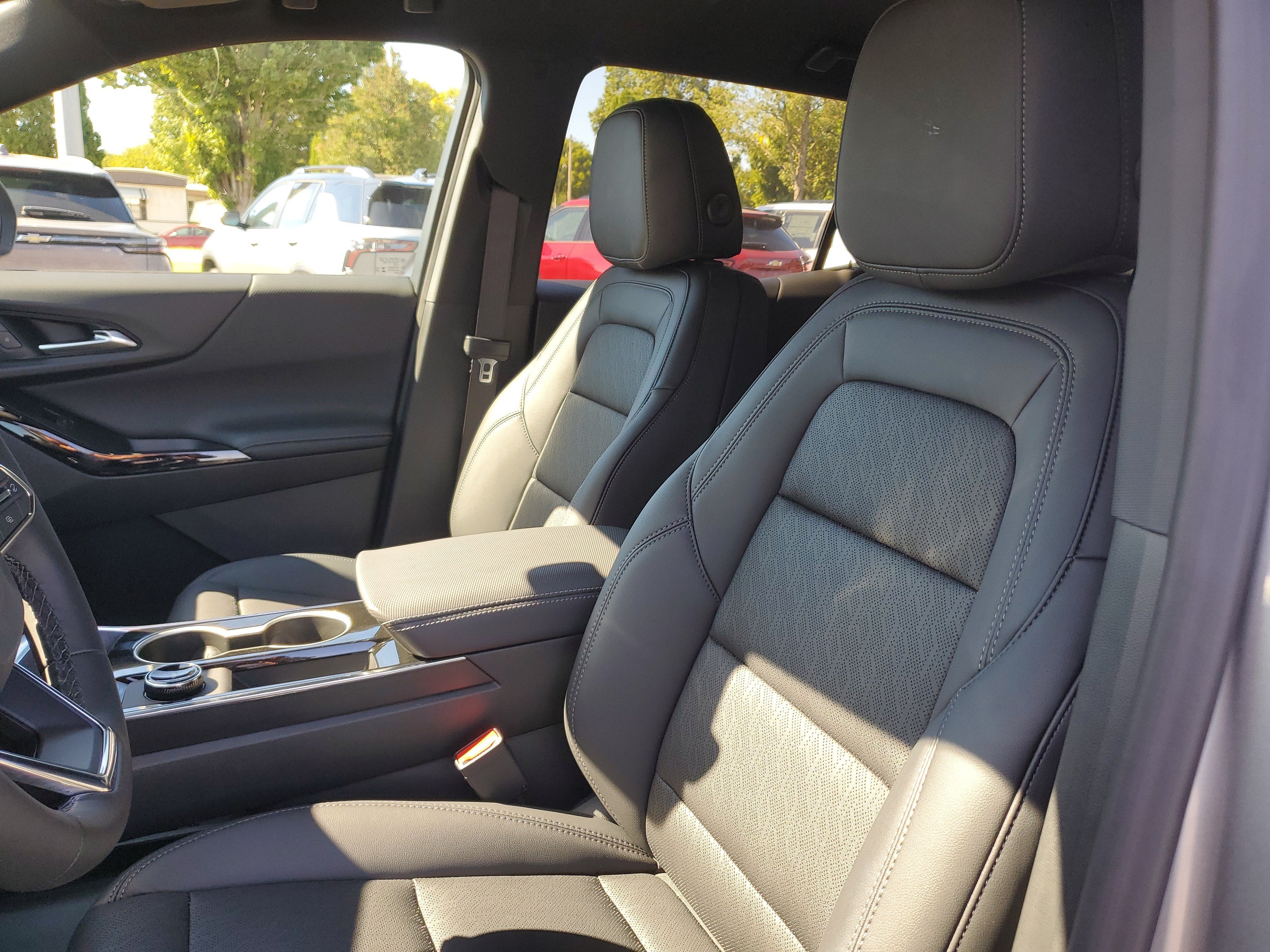 2027 Chevrolet Equinox LT - Photo 14
