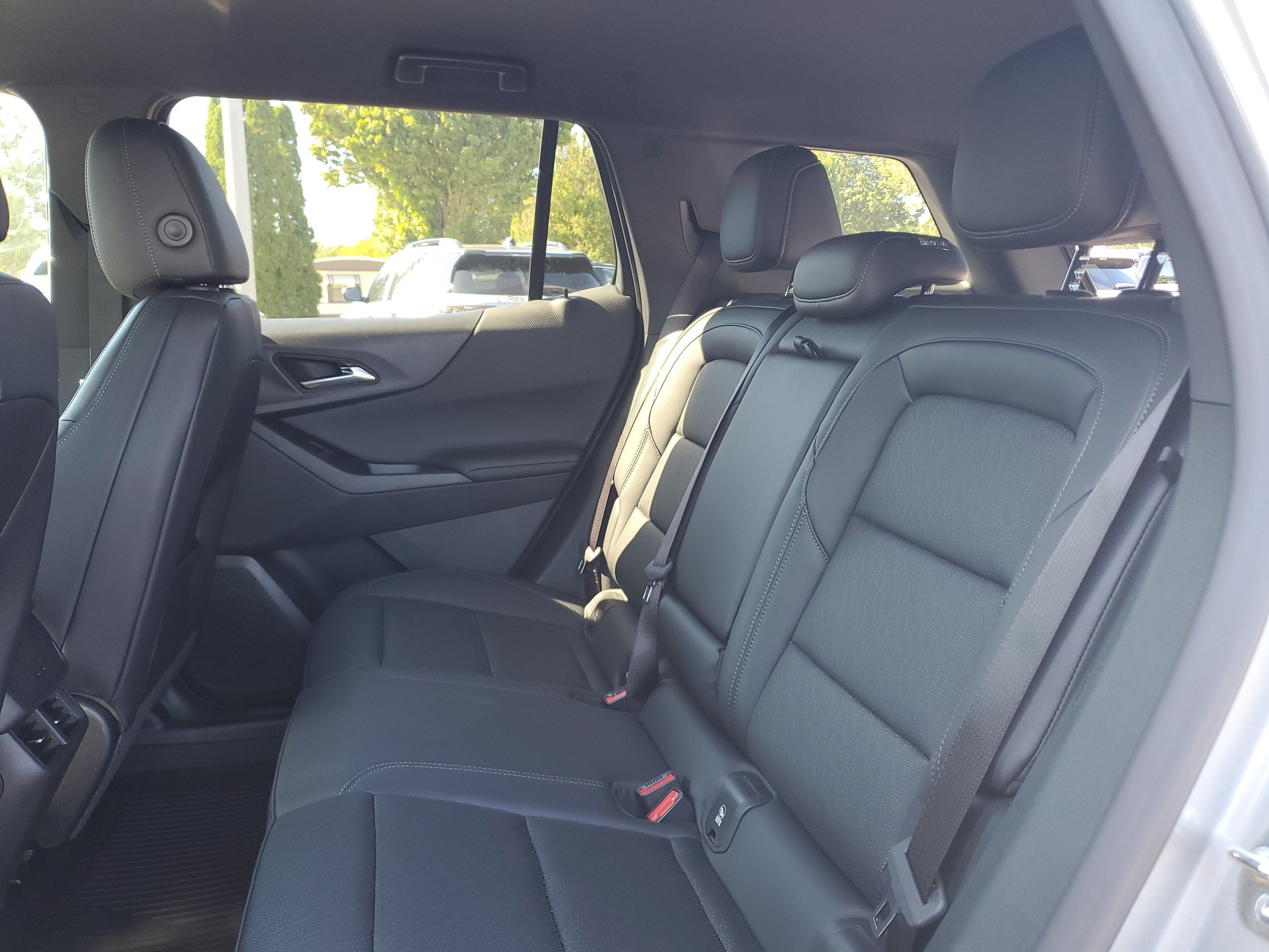 2027 Chevrolet Equinox LT - Photo 8